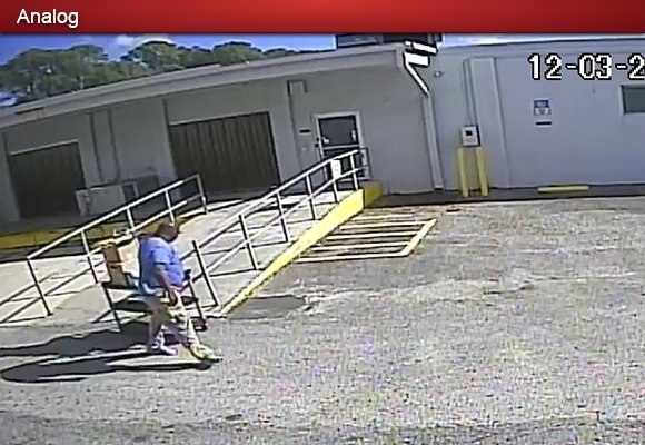 Compare Analog to HDCVI - 700TVL Delivery man